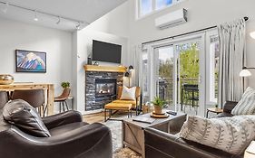 Charming Mountain Loft Pet Friendly Mountain Views!